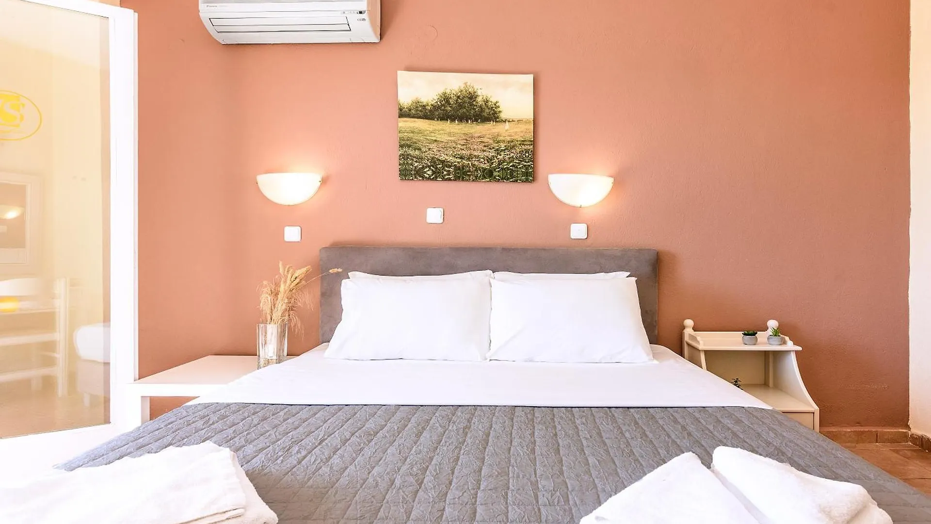Julia Hotel Fourka 2*,